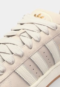 adidas Originals CAMPUS 00S UNISEX - Skate shoes - alumina/off white/collegiate green
