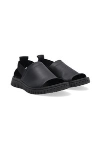 Zwarte leren sandalen met een open teen, een gladde textuur en een flexibele rubberen zool met een geribbeld patroon. Twee elastische banden aan de achterkant.