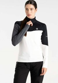 Sportliches Langarmoberteil mit hohem Kragen, das schwarze Oberteile und weiße Unterteile aufweist, aus glattem, elastischem Stoff gefertigt.