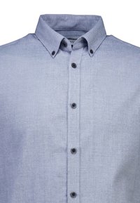 Lichtblauw overhemdu met een gestructureerde kraag, donkere knopen en een textuurstof, ontworpen voor een getailleerde pasvorm.