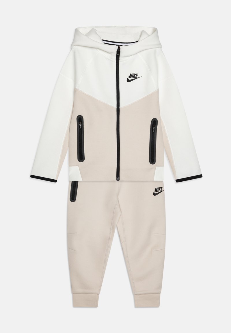 Nike Sportswear TECH UNISEX SET - Fato de treino - light orewood brown