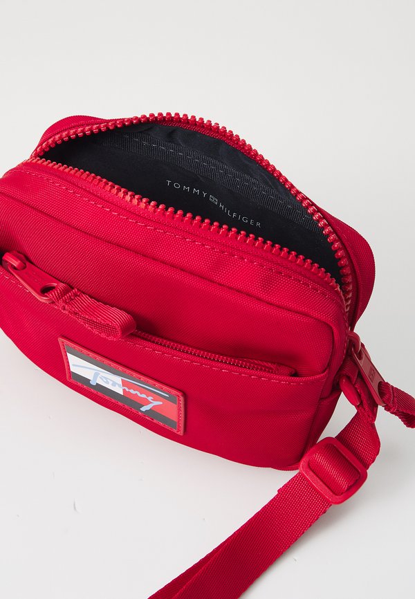 SCRIPT FLAG CROSSOVER BAG UNISEX – Umhängetasche