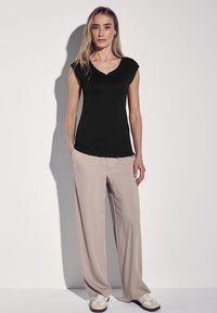 Street One MIT KNOPFDETAIL - T-shirts basic - schwarz
