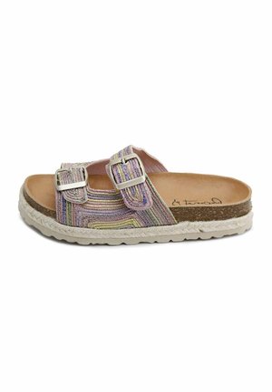 Sandalia tipo slip-on con plantilla de corcho, dos tiras de tela a rayas multicolor ajustables, hebillas plateadas y suela blanca texturizada.