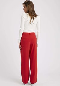 BZB TAILLEUR - Pantalon classique - rouge