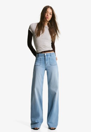 WITH POCKETS - Széles szárú - light blue