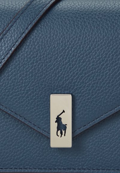 Polo Ralph Lauren POLO ID LEATHER CHAIN WALLET AND BAG - Torba čez telo - lake blue