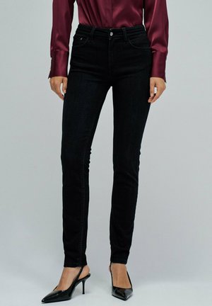 EUGENE - Vaqueros slim fit - schwarz