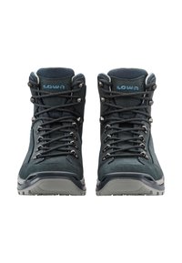 Mittelhohe Wanderschuhe aus dunkelblauem Wildleder mit grauen Gummisohlen. Zu den Merkmalen gehören metallene Schnürhaken und gepolsterte Schäfte für zusätzlichen Halt.