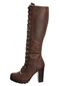 Braune Lederstiefel bis zum Knie mit strukturiertem Obermaterial, schnürbarem Vorderteil, Metallösen und einem klobigen Absatz. An der Oberseite ist ein Fleecefutter sichtbar.