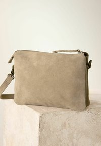 Next STUDDED - Ülerinna-kott - bone