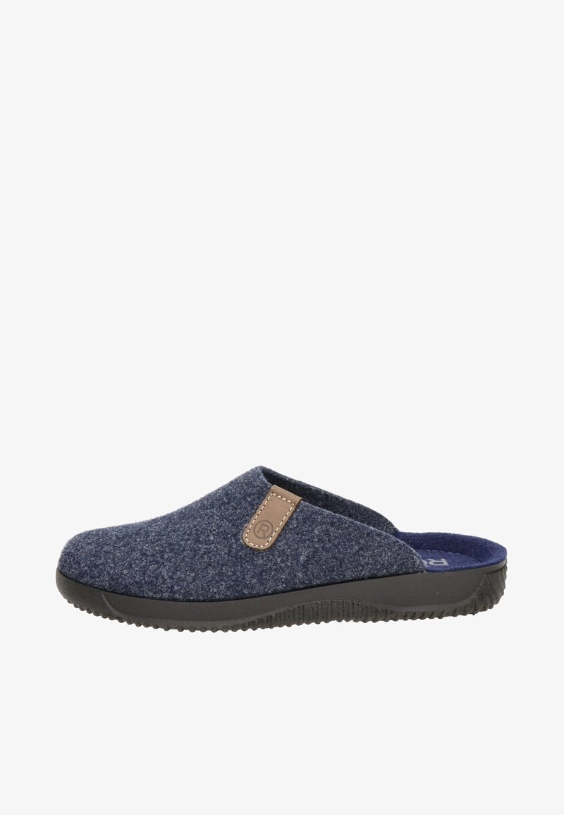 Pantofole in feltro blu scuro con superficie texturizzata, caratterizzate da un accento in pelle marrone e una suola in gomma nera per una buona aderenza.