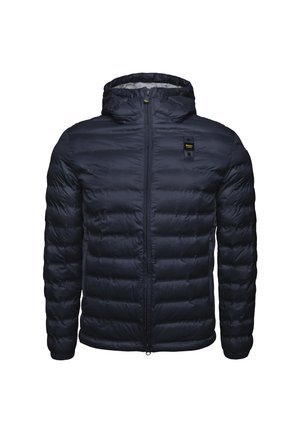 Navyblauwe pufferjack, met rits aan de voorkant, vaste capuchon, geborduurde design, lichtgewicht materiaal, elastische manchetten, kleine logo-patch op de borst.