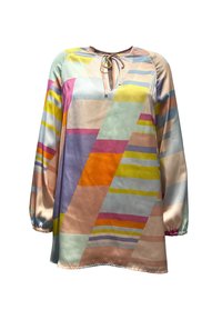 Bunt gestreifte Langarmbluse aus leichtem Stoff. Sie hat ein geometrisches Muster in sanften Farbtönen, einen runden Ausschnitt und elastische Bündchen.