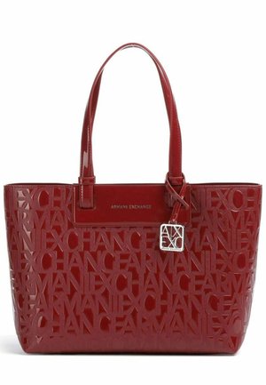 Borsa a mano rossa in patent con design del logo impresso, due manici e un dettaglio charm metallico. Texture liscia con forma strutturata.