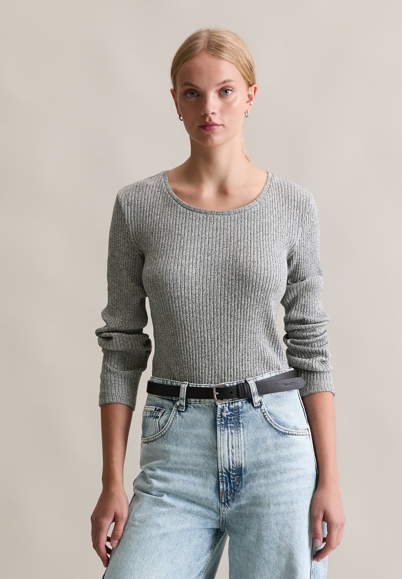 Gray ribbed long-sleeve top with a round neckline, paired with light blue high-waisted jeans, featuring a black belt with a silver buckle.