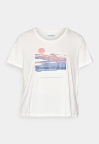 RUBY SPRINGS™ GRAPHIC SCOOP NECK  - T-shirts med print - sea salt/foggy hillscape