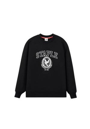Czarna bluza z długimi rękawami z napisem „STAPLE” i okrągłym logo z białym ptakiem oraz napisem „World Known New York City Est. 1997” z przodu.