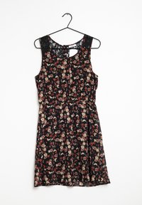 Robe noire à motif floral, sans manches, avec un col rond, une découpe en forme de goutte d'eau, une taille cintrée et une jupe évasée.