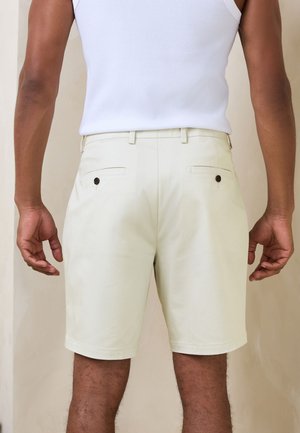 Next, REGULAR FIT - PLEATED SMART CHINO SHORTS . - Shorts - bone