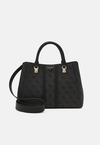 Sort håndtaske med tekstureret stof, struktureret form, dobbelthåndtag, justerbar skulderrem og guldfarvet hardware på logoplaketten.