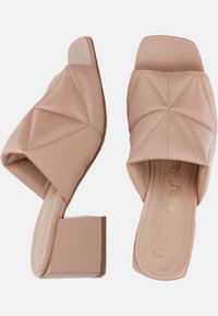 Betsy Mules - beige
