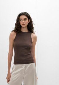 Niewybrane, brown