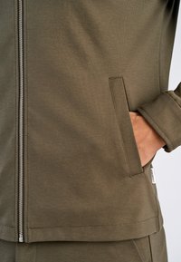 Lindbergh SUPERFLEX  - Bomberjacke - true army