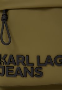Karl Lagerfeld Jeans UTILITY COATED ROLL-TOP - Matkakott - ivy green