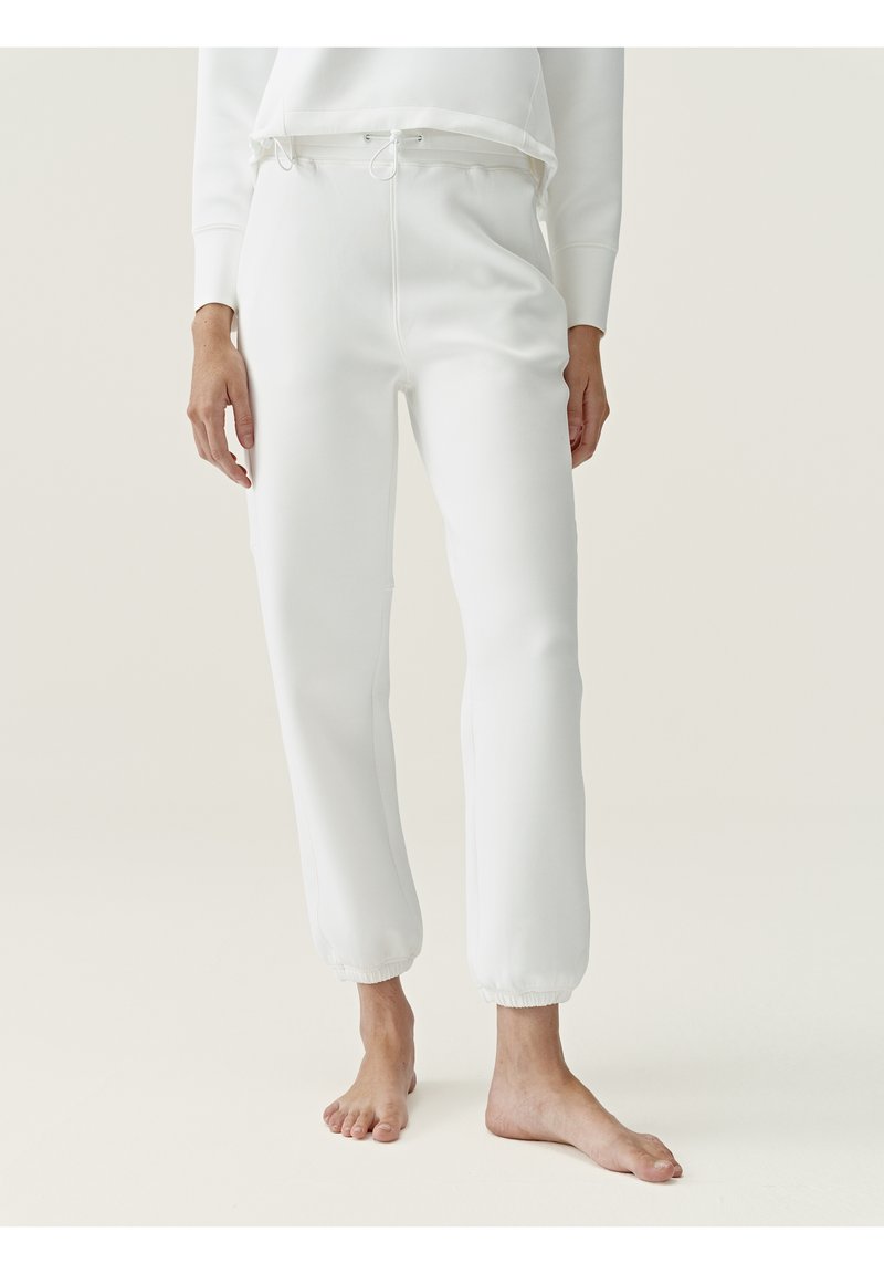 Born Living Yoga Pantalon de survêtement blanco/denim blanc ZALANDO.FR