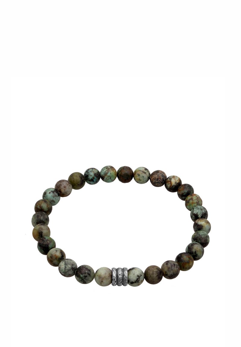 Bracelet perlé avec des pierres dans les tons de vert et de marron, accentué par un élément en argent texturé au centre, et un bracelet élastique pour plus de flexibilité.