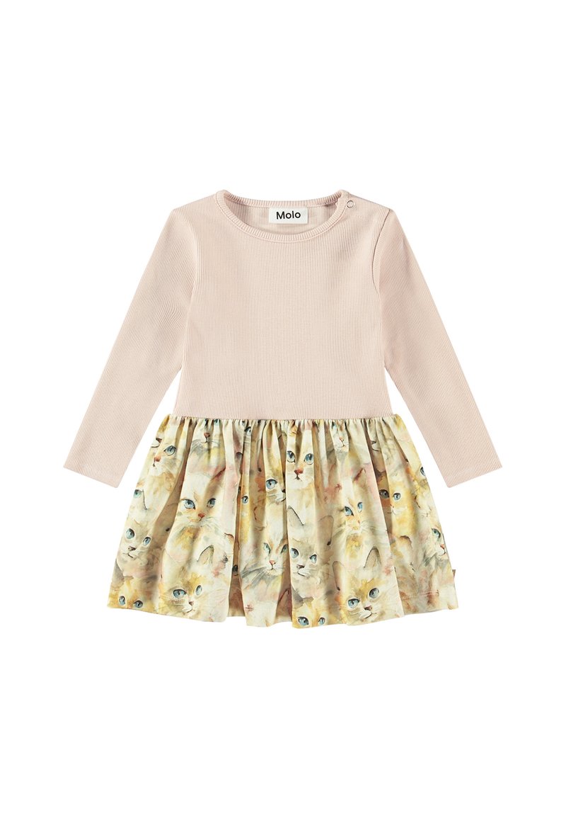 Långärmad klänning med en ribbad ljusrosa överdel och en plisserad kjol med ett akvarellmotiv av katt i mjuka gula och krämfärgade nyanser.