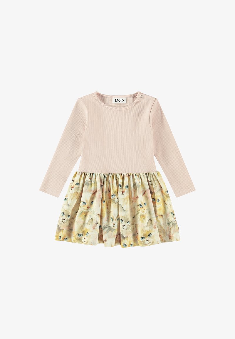 Långärmad klänning med en ribbad ljusrosa överdel och en plisserad kjol med ett akvarellmotiv av katt i mjuka gula och krämfärgade nyanser.