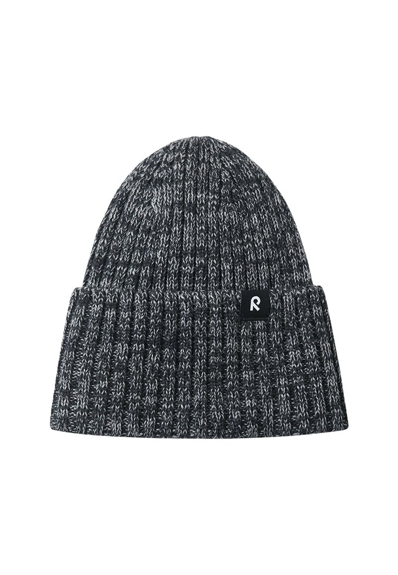 Berretto lavorato a maglia in grigio scuro e nero, con una texture a coste e risvolto. Piccola etichetta con logo sul lato.