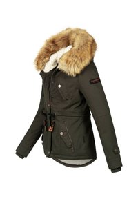Oliwkowa parka z kapturem wyłożonym sztucznym futrem, z zapięciem na zamek i guziki, z regulowanym pasem oraz dwoma przednimi kieszeniami. Miękka podszewka.
