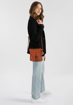 URBAN POETS MINI UMHÄNGE - Cross body bag - charming cognac