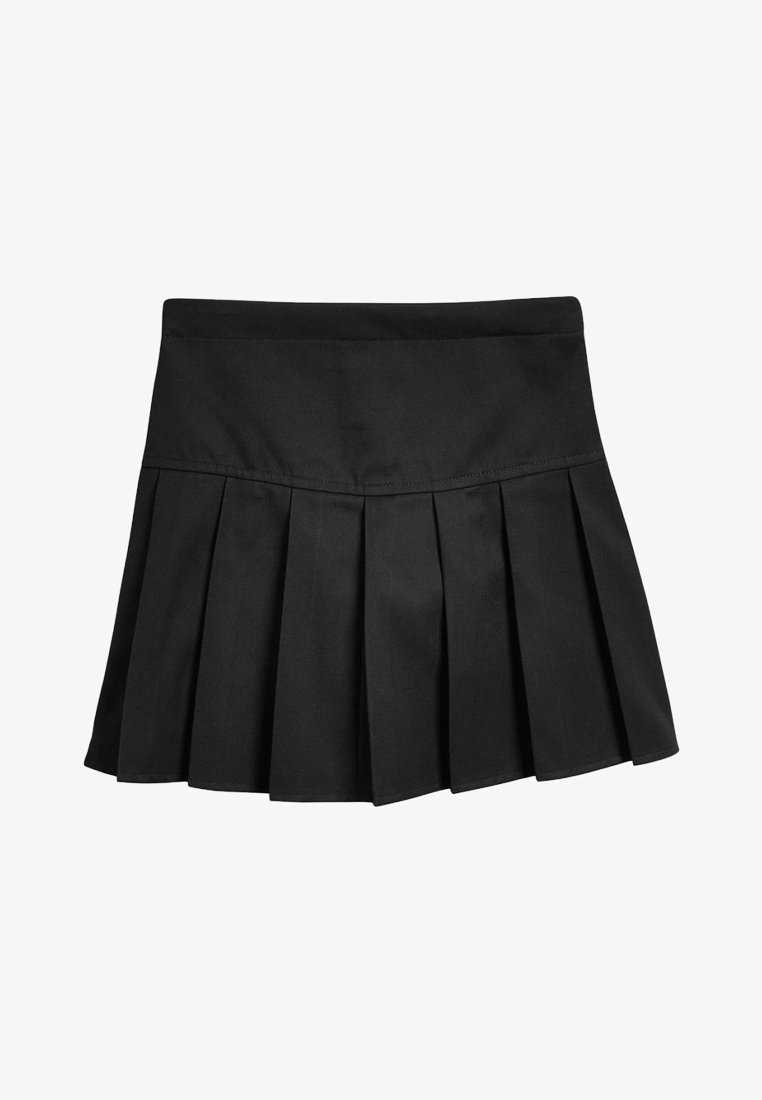 Mini-jupe noire plissée avec une taille ajustée et de larges plis verticaux espacés uniformément.