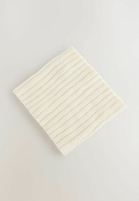 Häkeldecke in crèmefarbe, mit abwechselnden strukturierten Streifen, weicher Textur, rechteckiger Form und schlichtem Design.