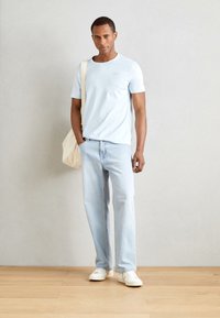 Esprit TEE - Osnovna majica kratkih rukava - pastel blue