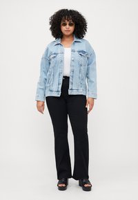 ONLY Carmakoma CARWILLY - Flared Jeans - black denim