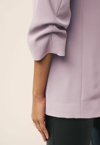Next RUCHED SLEEVE TALL REGULAR FIT - Korte frakker - purple