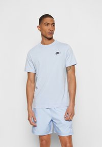 Nike Sportswear CLUB TEE - T-shirt básica - light marine