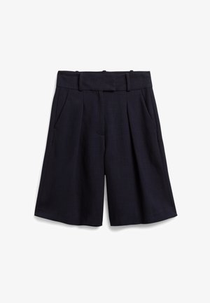 Shorts blu navy realizzati in un tessuto testurizzato, dotati di un alto elastico in vita, pieghe e tasche laterali per maggiore utilità.