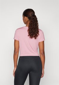 Nike Performance ONE CLASSIC - Sportovní tričko - elemental pink/black