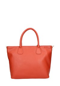 Rode lederen totebag met textuurafwerking, twee bovenhandvatten en een ritssluiting. Kenmerkt zich door een minimalistisch ontwerp en strakke lijnen.