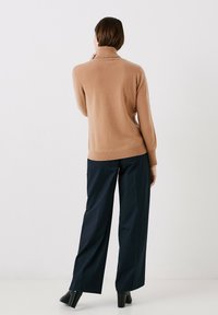 Caroll DYLAN B  - Neule - camel