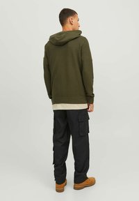 Jack & Jones CLASSIC - Džemperis - olive night