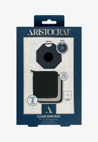 Zestaw dwóch ściereczek do oczyszczania Clear Skin Duo zapakowanych w granatowe opakowanie ze złotymi akcentami. Zawiera dwie dwustronne ściereczki o wymiarach 25 cm; zawiera szczegóły dotyczące tekstury i koloru.