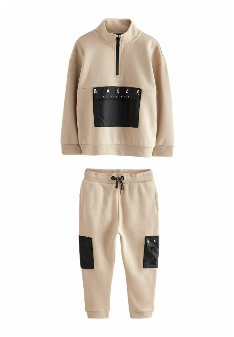 Baker by Ted Baker FUNNEL ZIP NECK AND JOGGERS SET- REGULAR FIT - Melegítő - stone