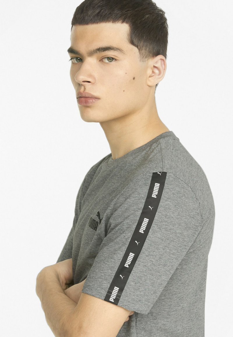 Herren Shirts | Puma TAPE TEE T-Shirt print medium gray heather/grau - SP70412 Herren Shirts | Puma TAPE TEE T-Shirt print medium gray heather/grau - SP70412